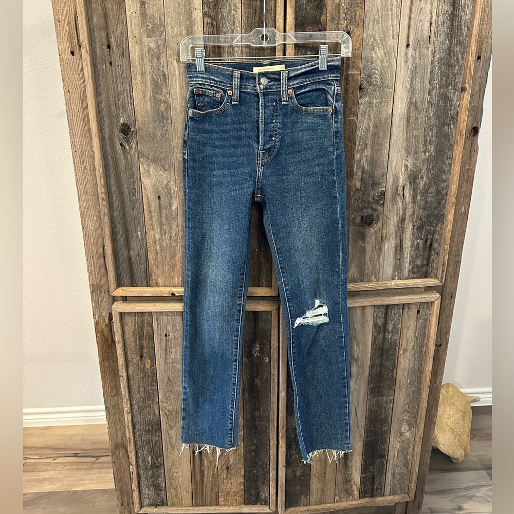 Levi’s wedgie straight jeans size 24